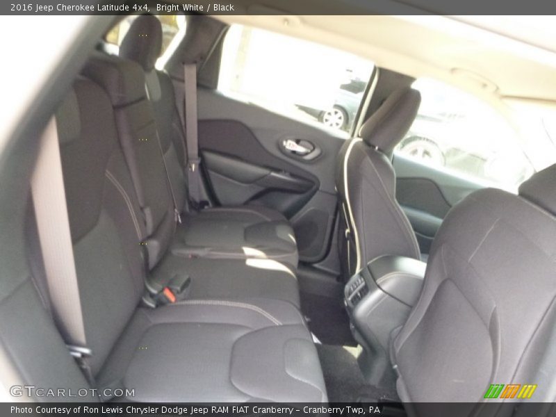 Bright White / Black 2016 Jeep Cherokee Latitude 4x4