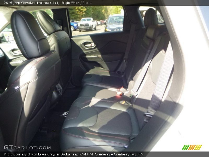 Bright White / Black 2016 Jeep Cherokee Trailhawk 4x4