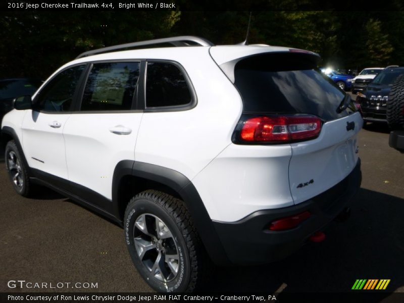 Bright White / Black 2016 Jeep Cherokee Trailhawk 4x4