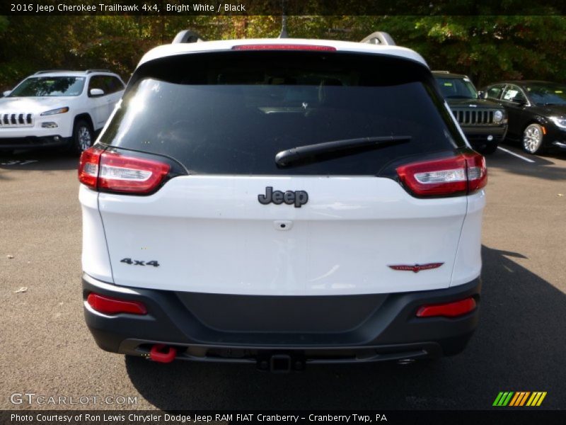 Bright White / Black 2016 Jeep Cherokee Trailhawk 4x4