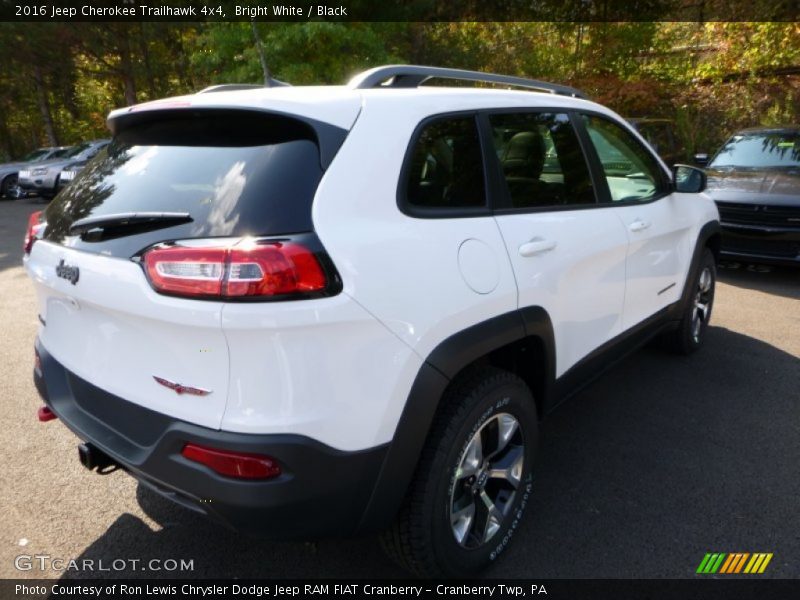 Bright White / Black 2016 Jeep Cherokee Trailhawk 4x4