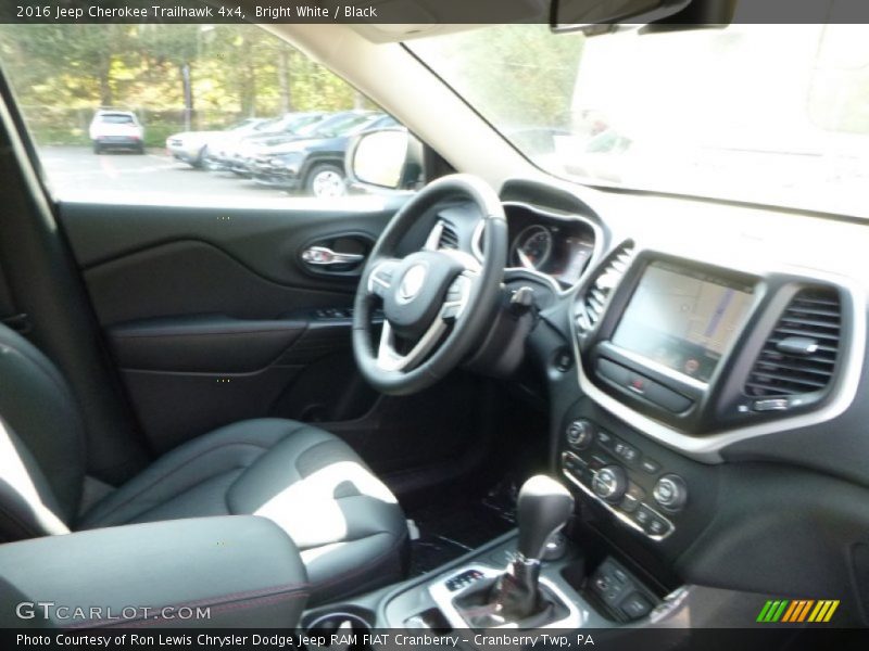 Bright White / Black 2016 Jeep Cherokee Trailhawk 4x4