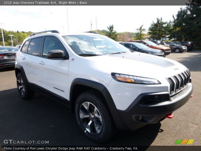 Bright White / Black 2016 Jeep Cherokee Trailhawk 4x4