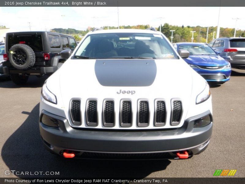Bright White / Black 2016 Jeep Cherokee Trailhawk 4x4