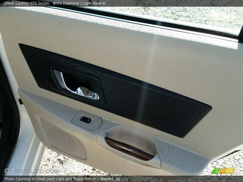 White Diamond / Light Neutral 2005 Cadillac CTS Sedan