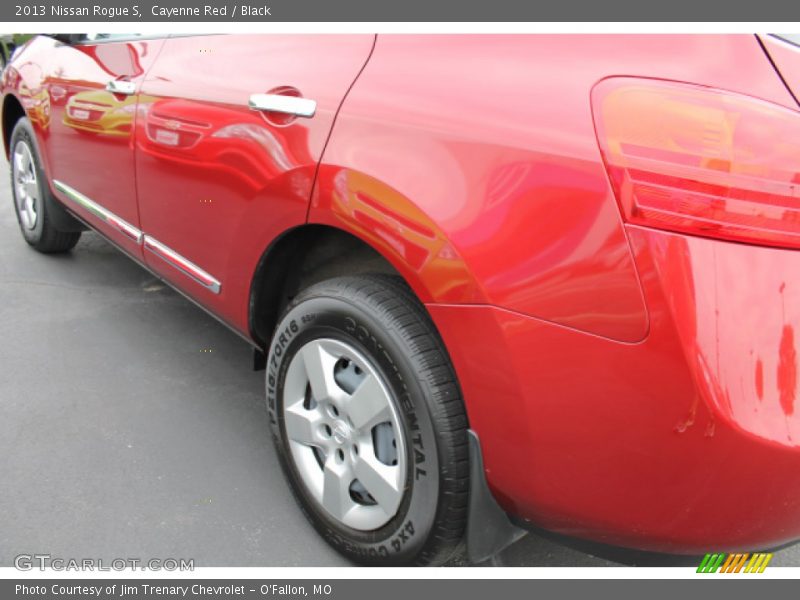 Cayenne Red / Black 2013 Nissan Rogue S