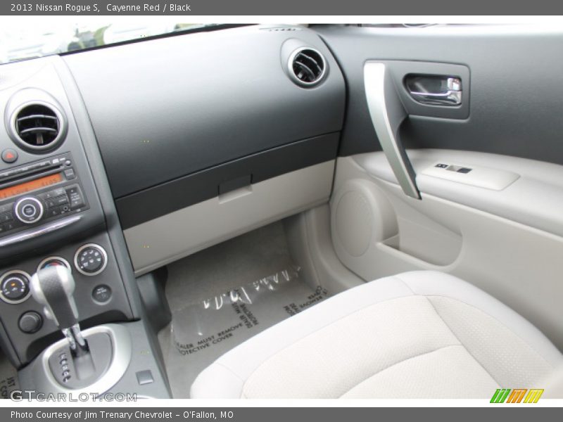 Cayenne Red / Black 2013 Nissan Rogue S