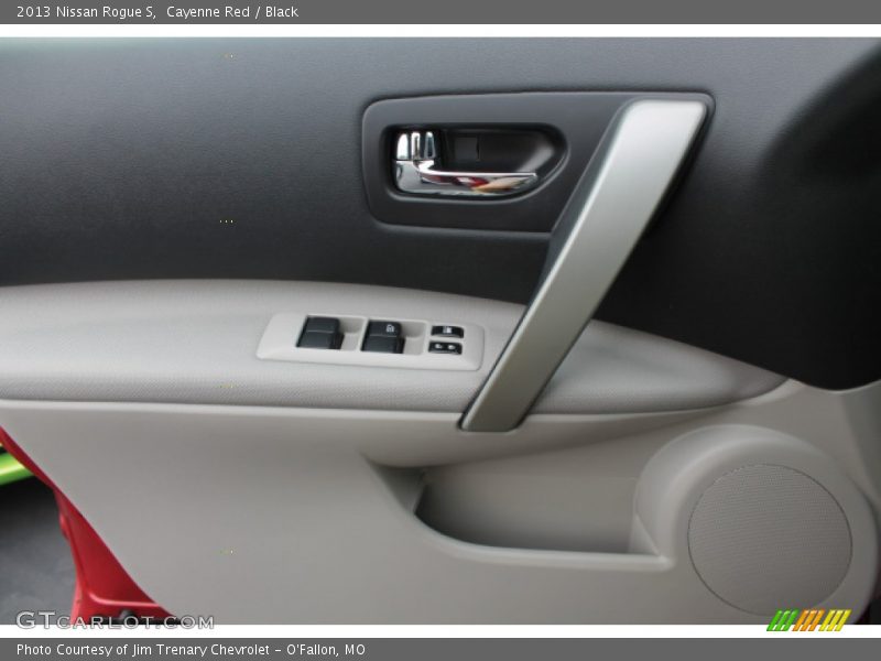 Cayenne Red / Black 2013 Nissan Rogue S