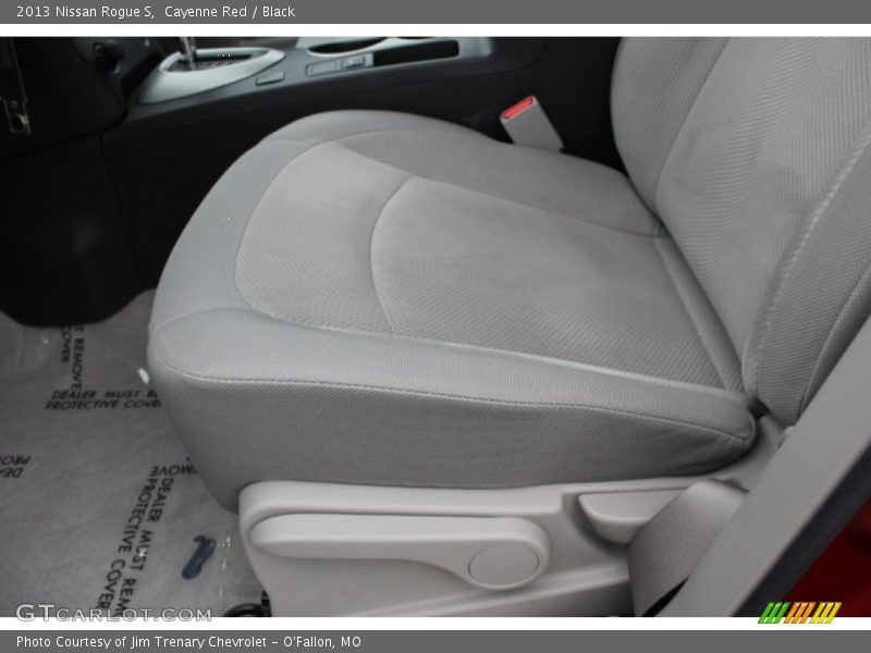 Cayenne Red / Black 2013 Nissan Rogue S