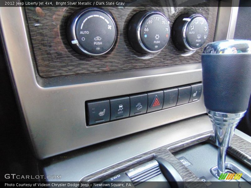 Bright Silver Metallic / Dark Slate Gray 2012 Jeep Liberty Jet 4x4