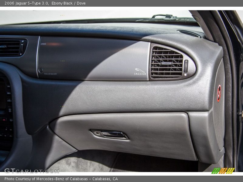 Ebony Black / Dove 2006 Jaguar S-Type 3.0
