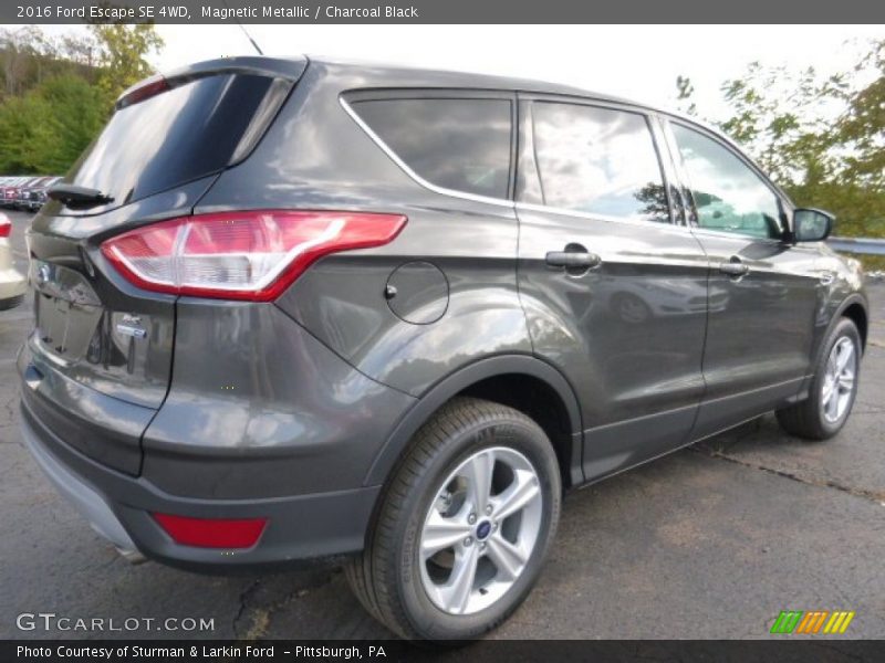 Magnetic Metallic / Charcoal Black 2016 Ford Escape SE 4WD