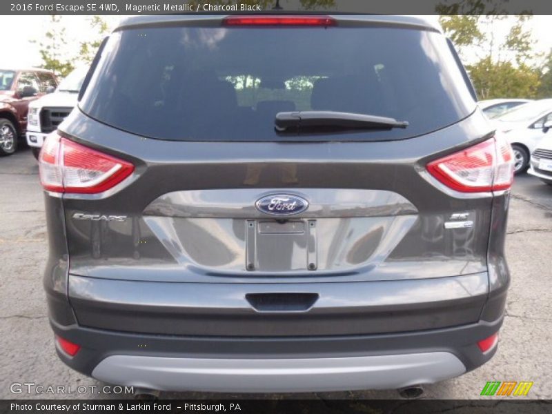 Magnetic Metallic / Charcoal Black 2016 Ford Escape SE 4WD