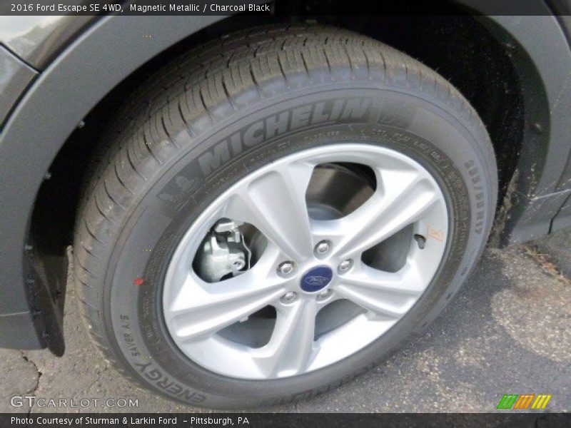 Magnetic Metallic / Charcoal Black 2016 Ford Escape SE 4WD