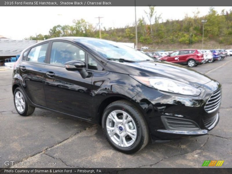 Front 3/4 View of 2016 Fiesta SE Hatchback
