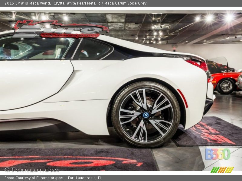 Crystal White Pearl Metallic / Mega Carum Spice Grey 2015 BMW i8 Mega World