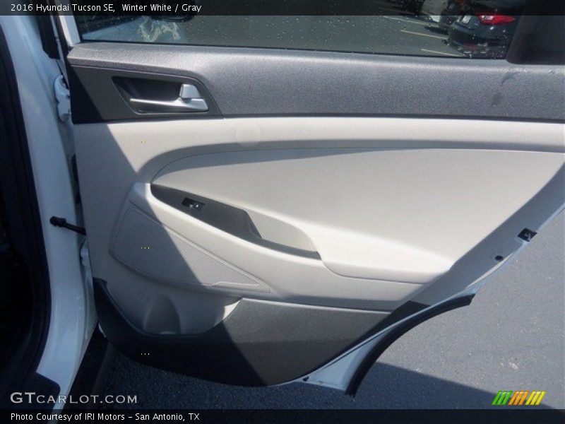 Winter White / Gray 2016 Hyundai Tucson SE