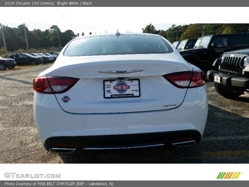 Bright White / Black 2016 Chrysler 200 Limited