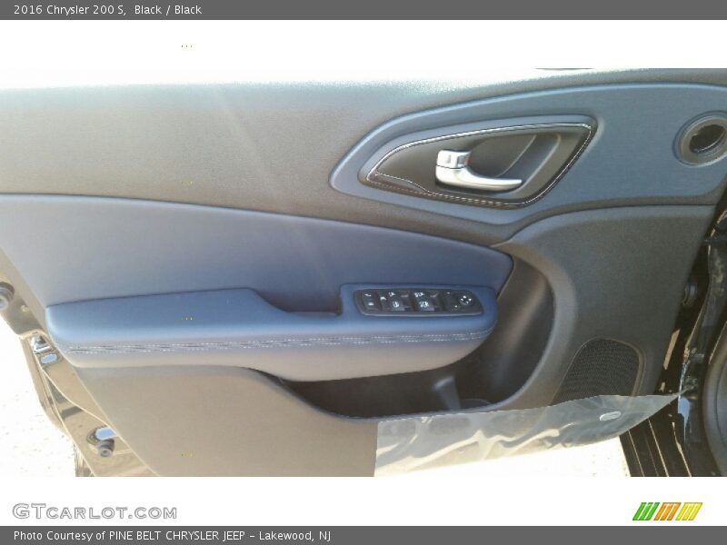 Black / Black 2016 Chrysler 200 S