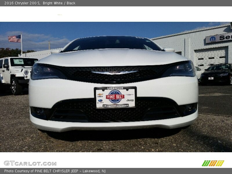Bright White / Black 2016 Chrysler 200 S