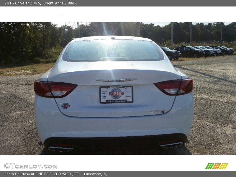Bright White / Black 2016 Chrysler 200 S