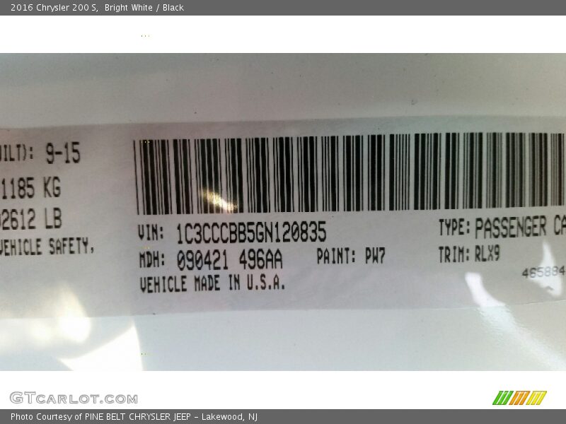 Bright White / Black 2016 Chrysler 200 S