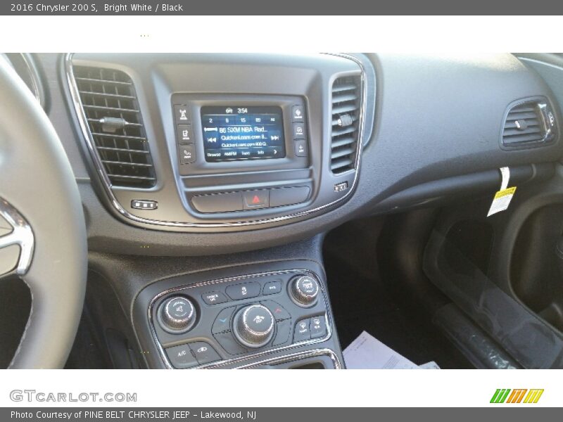 Bright White / Black 2016 Chrysler 200 S