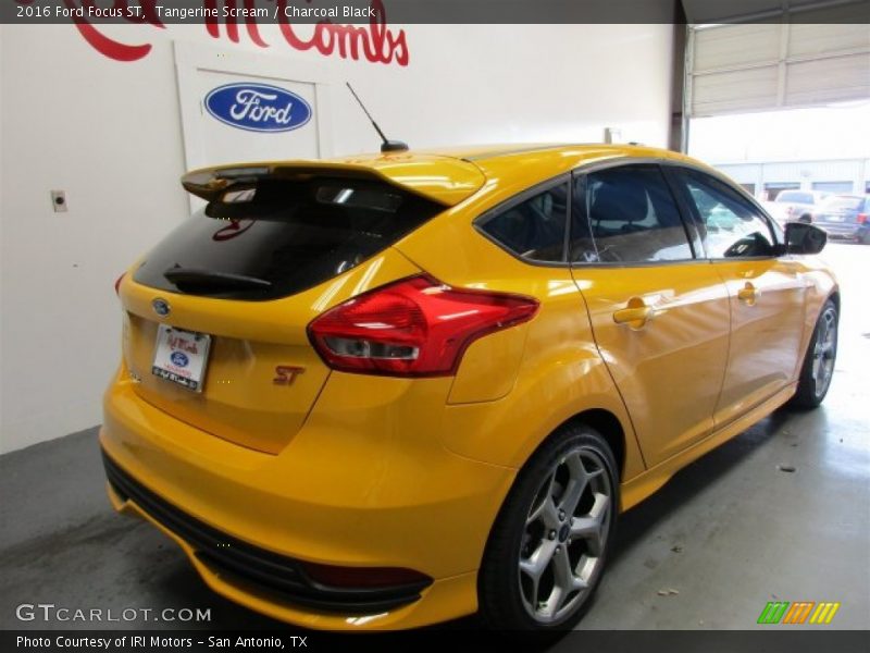 Tangerine Scream / Charcoal Black 2016 Ford Focus ST