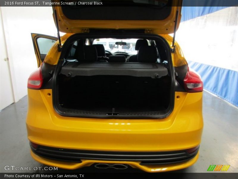 Tangerine Scream / Charcoal Black 2016 Ford Focus ST