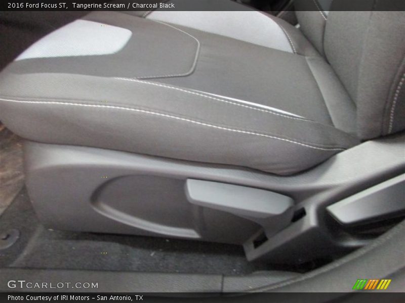 Tangerine Scream / Charcoal Black 2016 Ford Focus ST