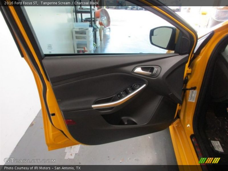 Tangerine Scream / Charcoal Black 2016 Ford Focus ST