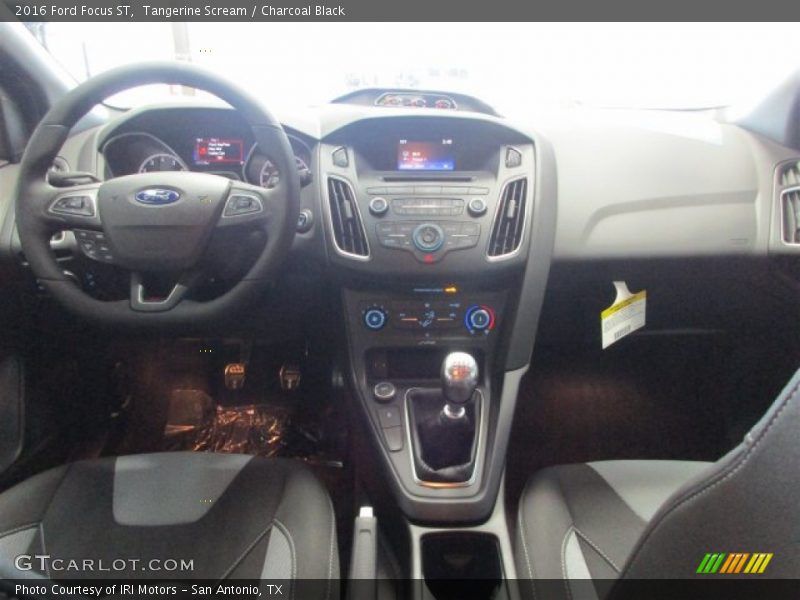 Tangerine Scream / Charcoal Black 2016 Ford Focus ST