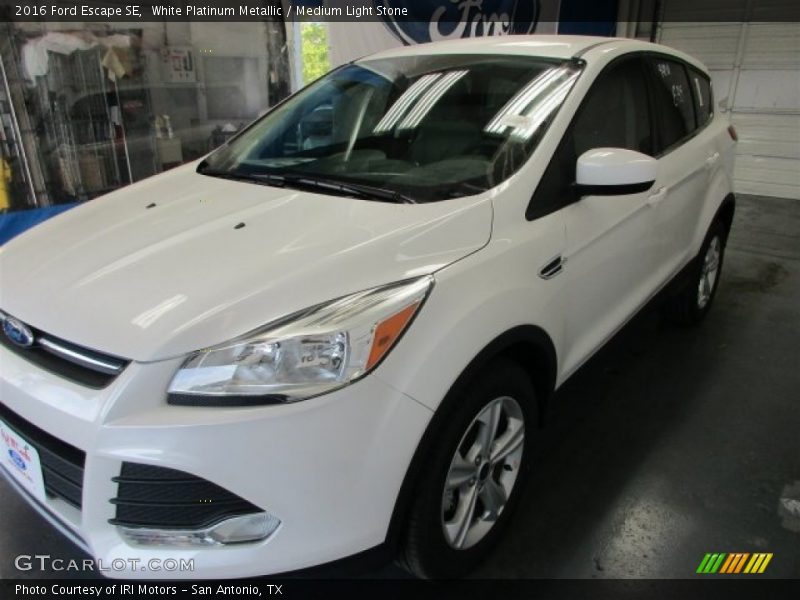 White Platinum Metallic / Medium Light Stone 2016 Ford Escape SE