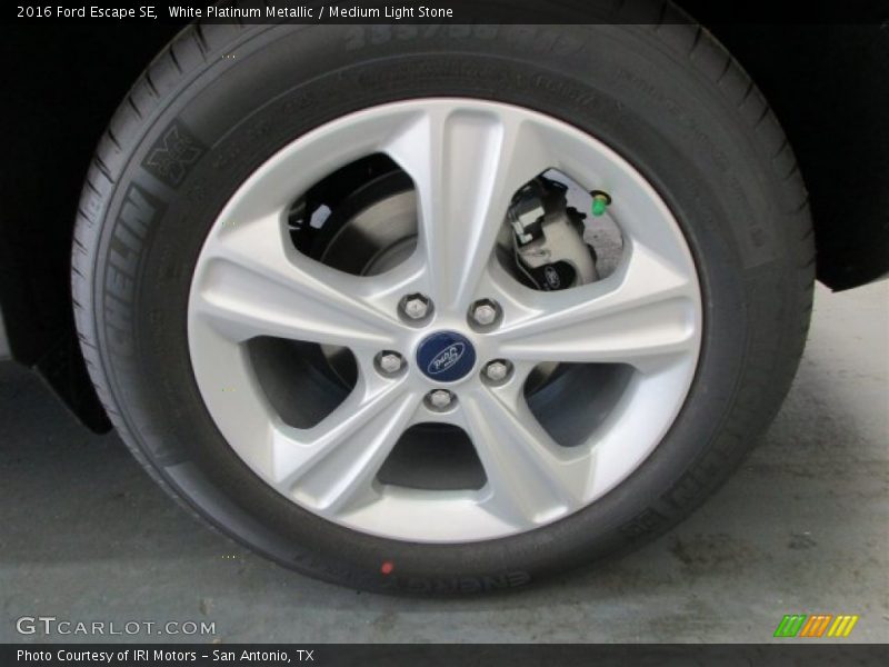 White Platinum Metallic / Medium Light Stone 2016 Ford Escape SE