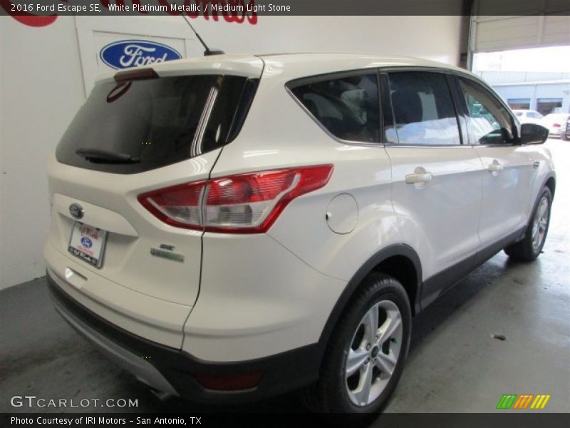 White Platinum Metallic / Medium Light Stone 2016 Ford Escape SE