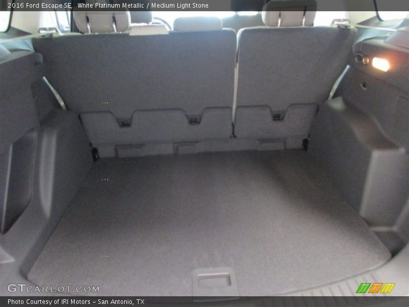 White Platinum Metallic / Medium Light Stone 2016 Ford Escape SE