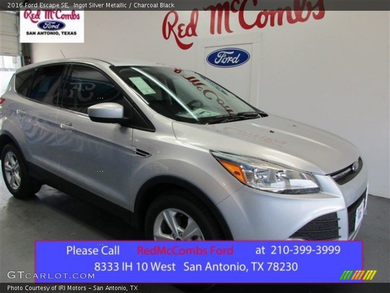 Ingot Silver Metallic / Charcoal Black 2016 Ford Escape SE