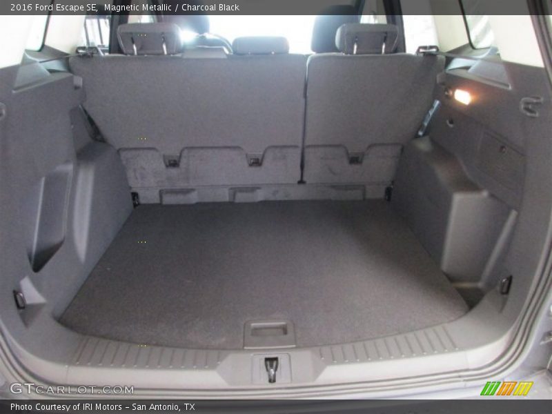 Magnetic Metallic / Charcoal Black 2016 Ford Escape SE