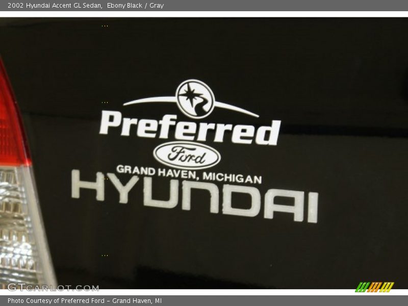 Ebony Black / Gray 2002 Hyundai Accent GL Sedan