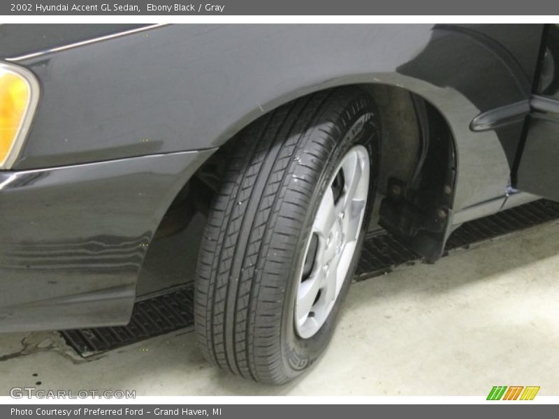 Ebony Black / Gray 2002 Hyundai Accent GL Sedan