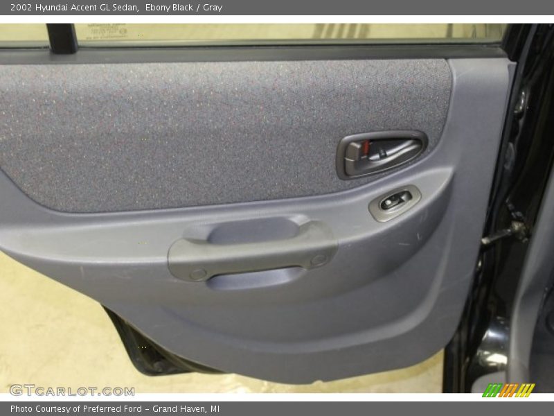 Ebony Black / Gray 2002 Hyundai Accent GL Sedan