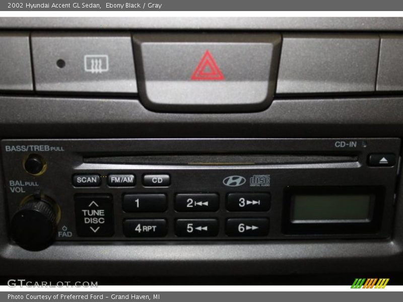 Ebony Black / Gray 2002 Hyundai Accent GL Sedan