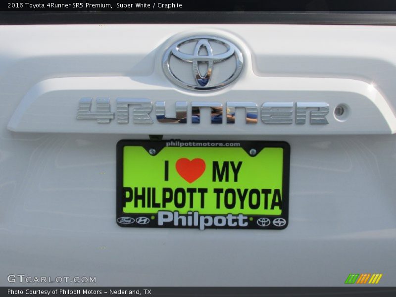 Super White / Graphite 2016 Toyota 4Runner SR5 Premium