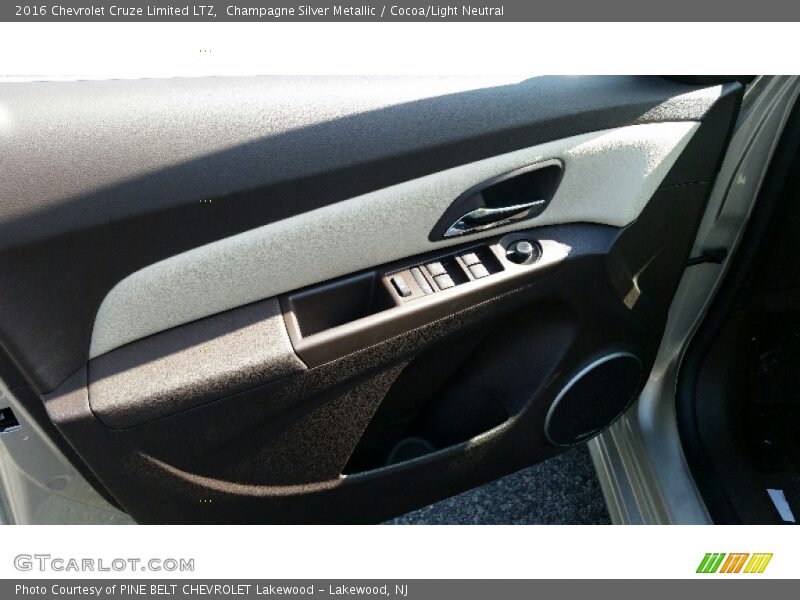 Champagne Silver Metallic / Cocoa/Light Neutral 2016 Chevrolet Cruze Limited LTZ