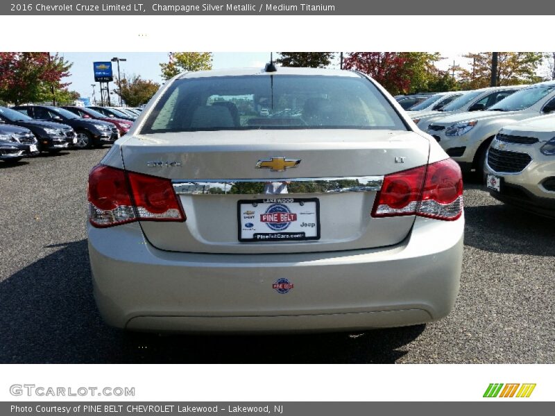 Champagne Silver Metallic / Medium Titanium 2016 Chevrolet Cruze Limited LT