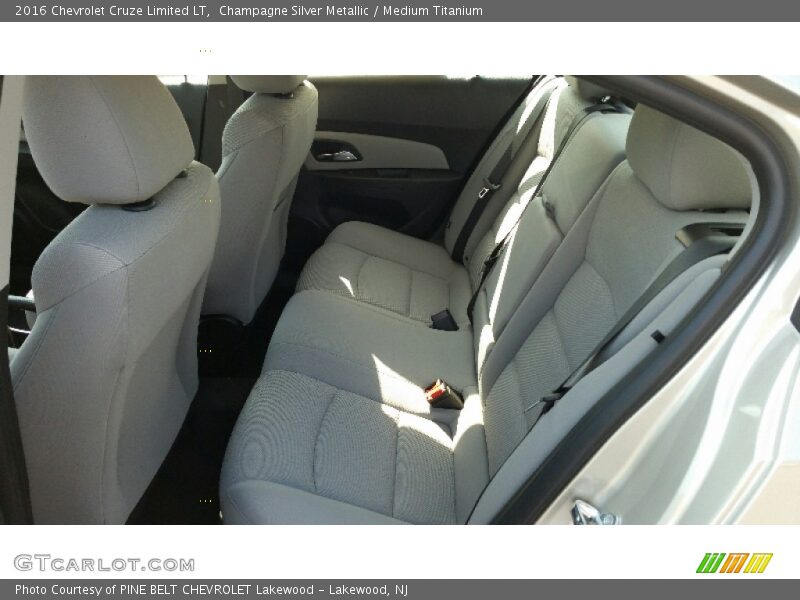 Champagne Silver Metallic / Medium Titanium 2016 Chevrolet Cruze Limited LT