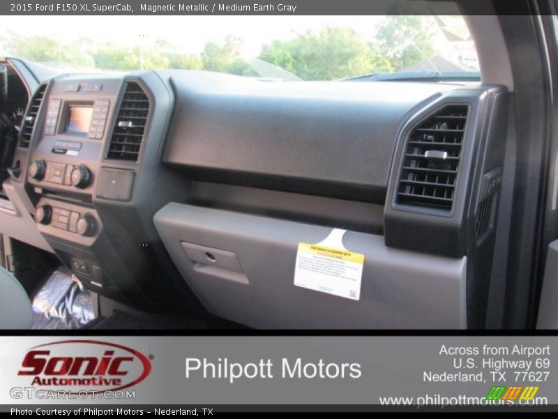 Magnetic Metallic / Medium Earth Gray 2015 Ford F150 XL SuperCab