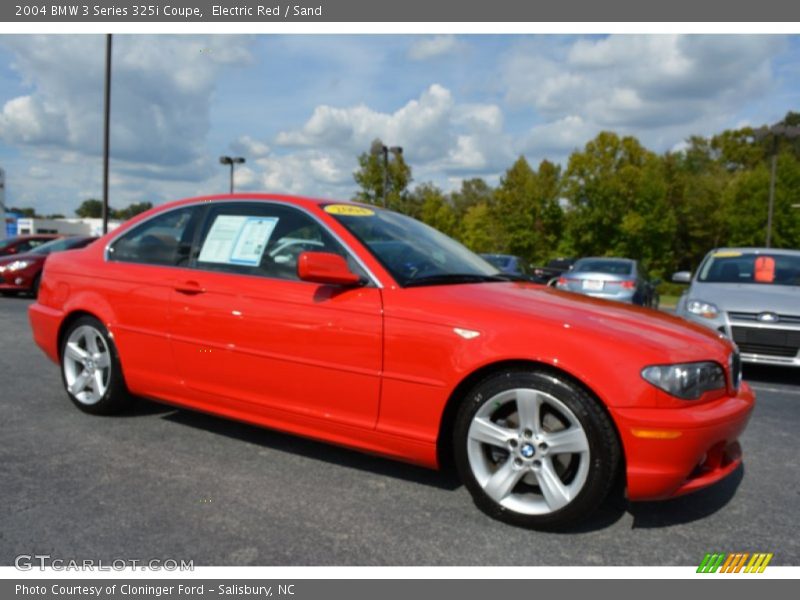 Front 3/4 View of 2004 3 Series 325i Coupe