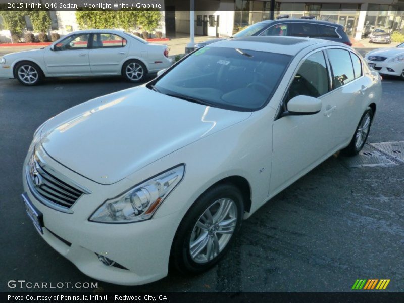 Moonlight White / Graphite 2015 Infiniti Q40 Sedan