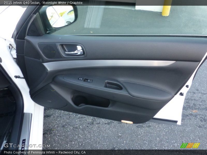 Moonlight White / Graphite 2015 Infiniti Q40 Sedan